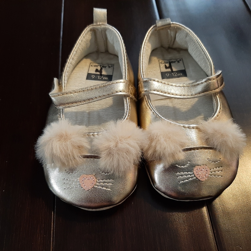 Adorable Carters gold bunny soft baby shoes. Size is 9-12 months/ baby size 4